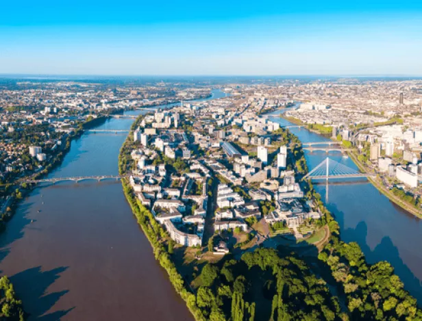 photo-aérienne-ville-de-nantes-IHECF